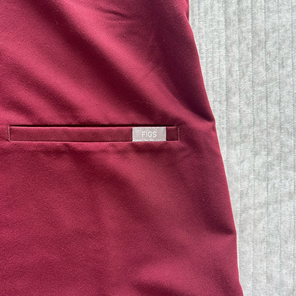Figs: Burgundy Casma Three-Pocket Scrub Top - Picture 3 of 5